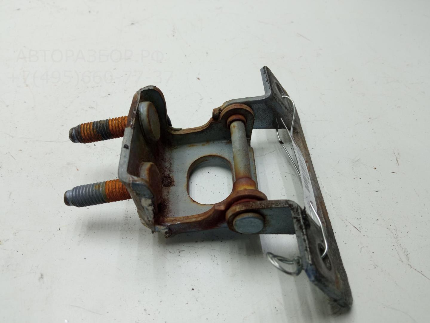 Петля крышки багажника