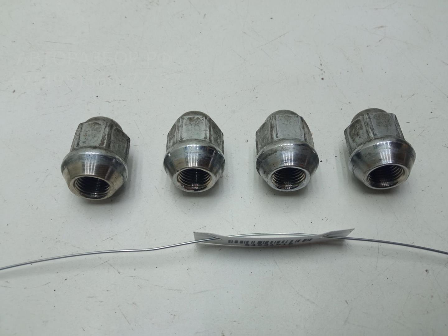 Болт колесный