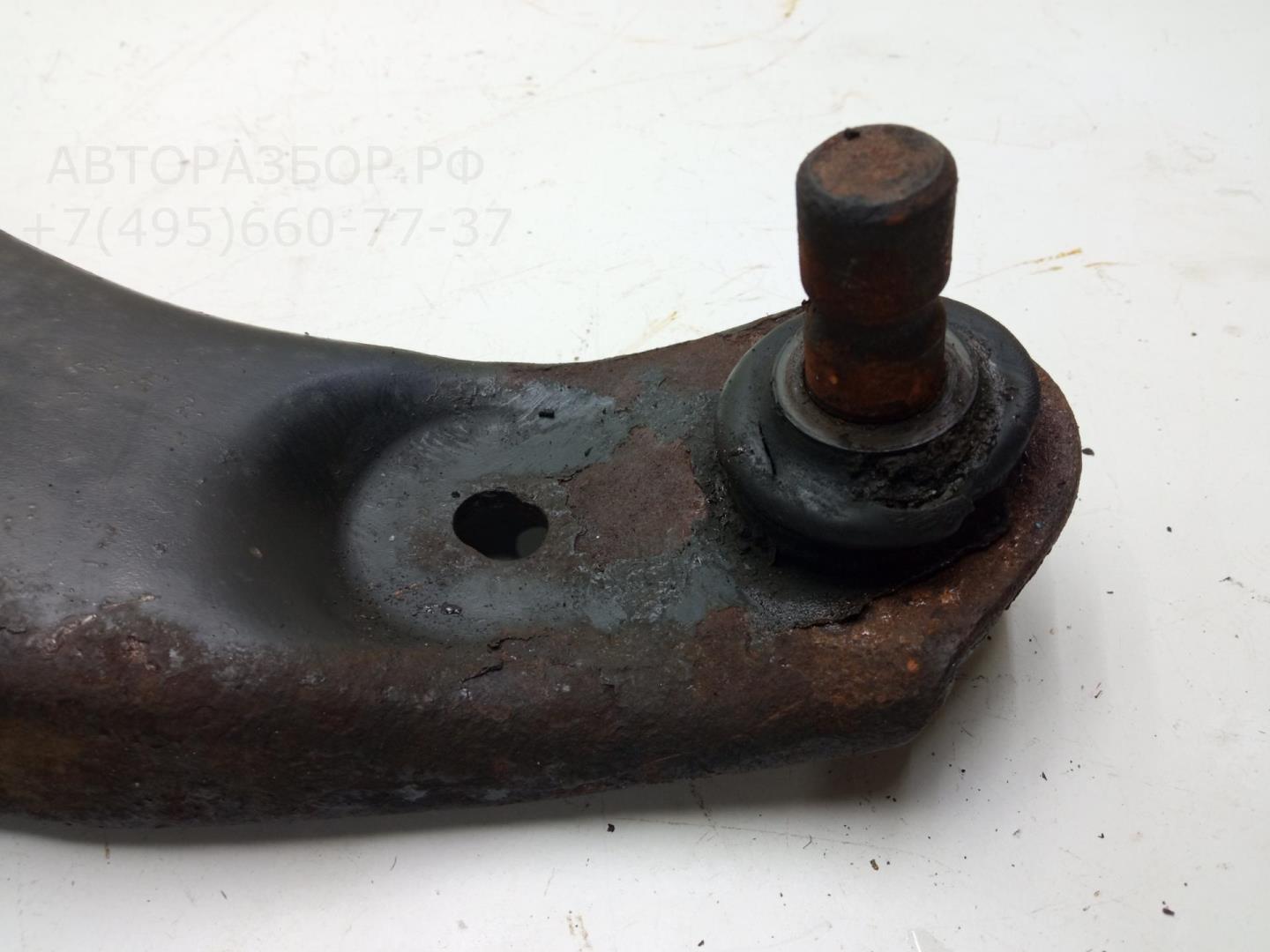 Рычаг передний левый