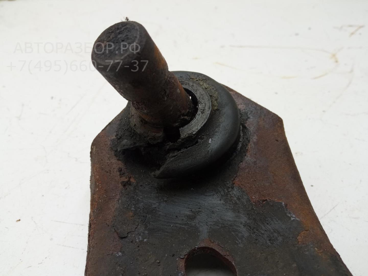 Рычаг передний правый