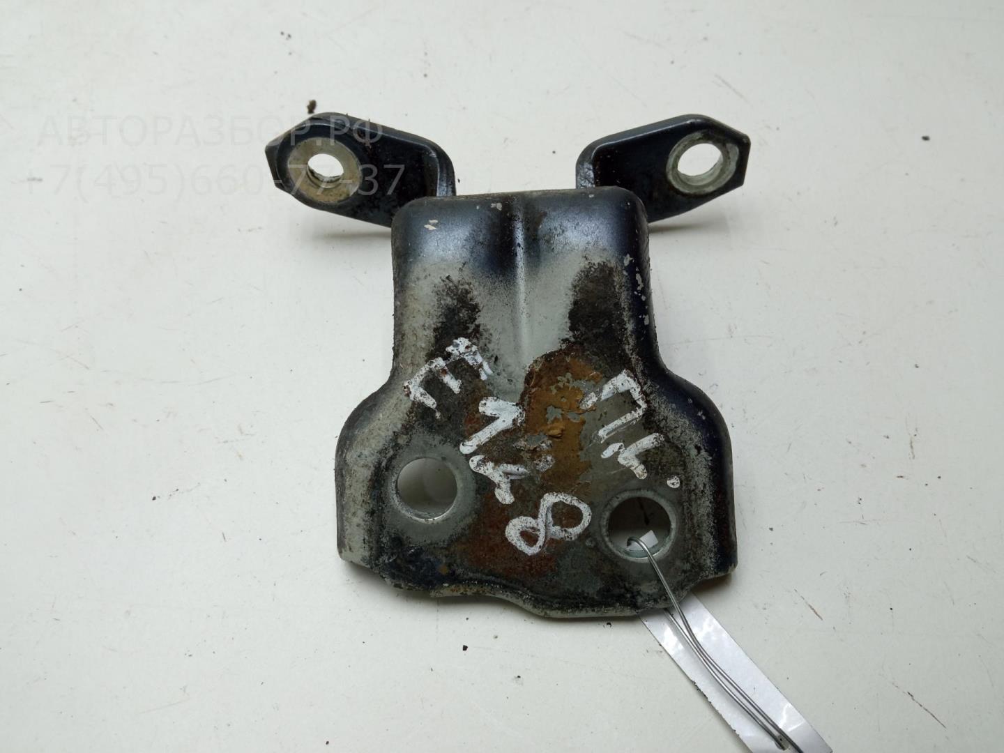 Петля двери