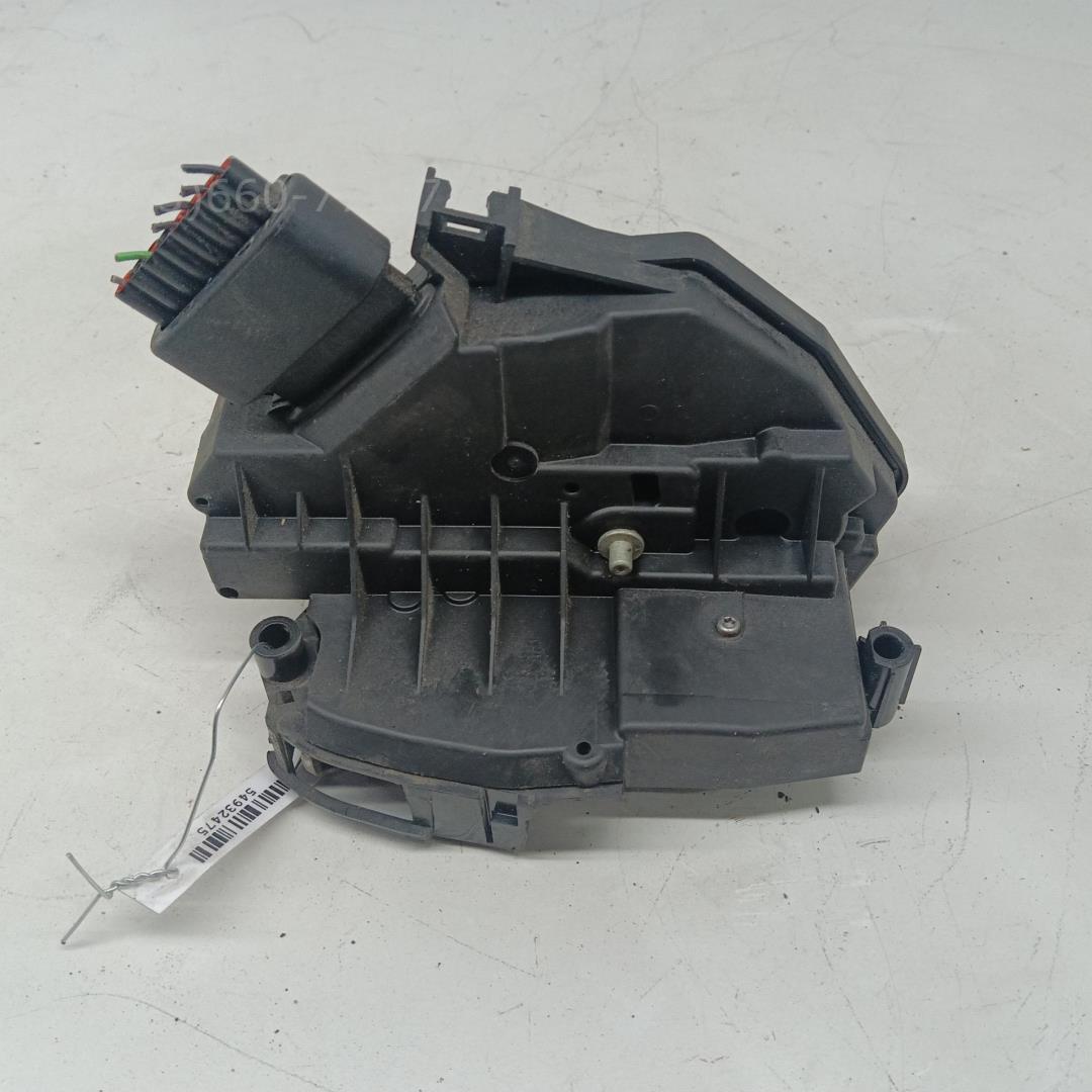 Замок двери задней левой