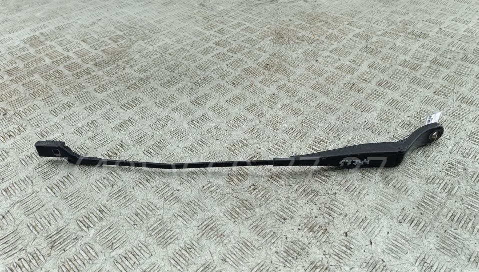 Поводок стеклоочистителя передний левый