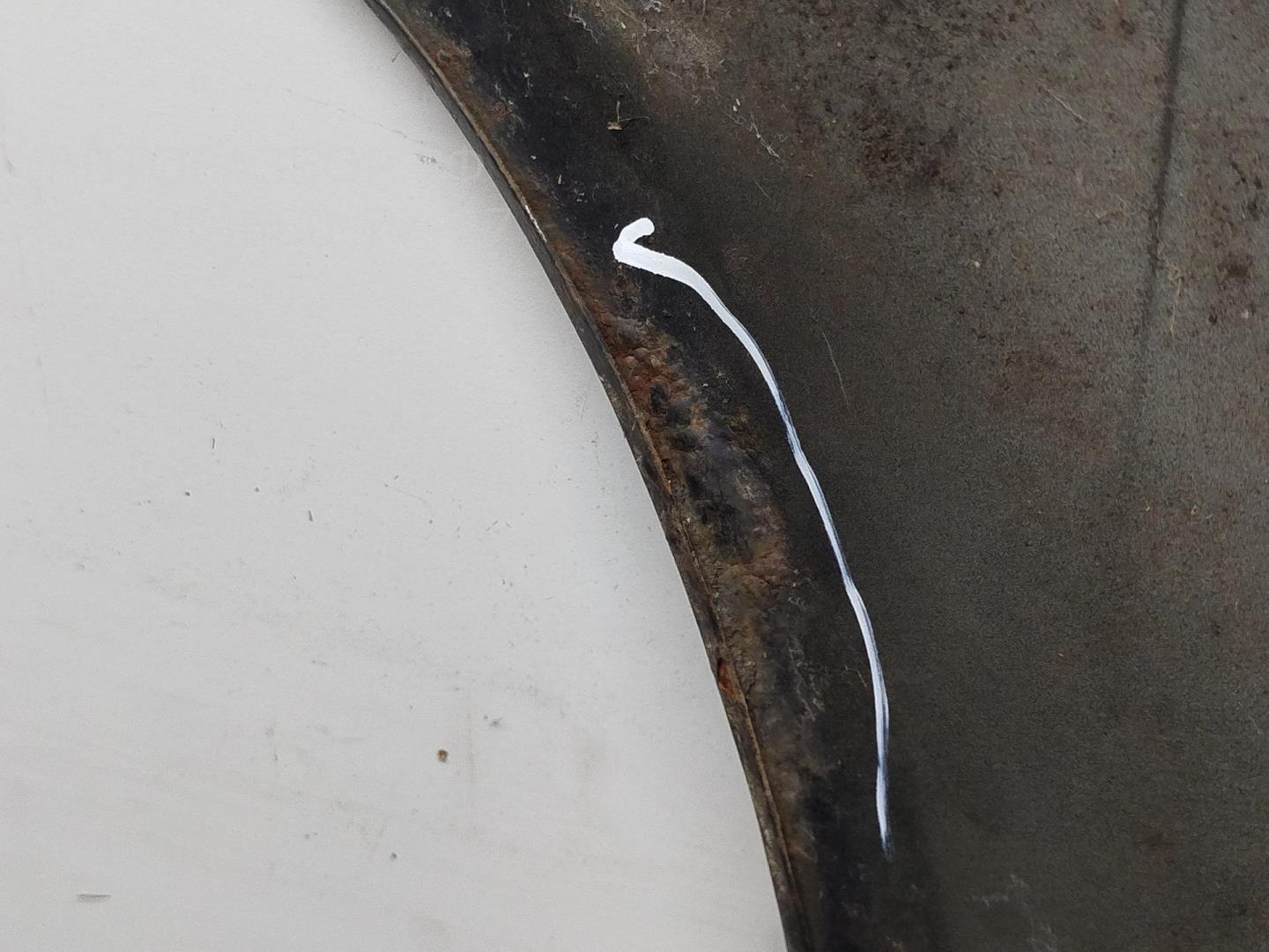 Крыло переднее правое