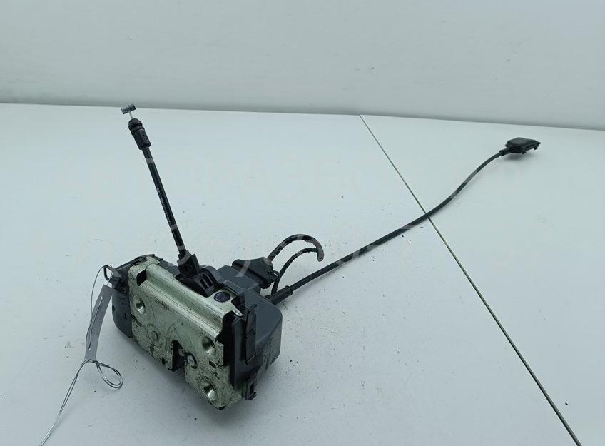 Замок двери задней правой