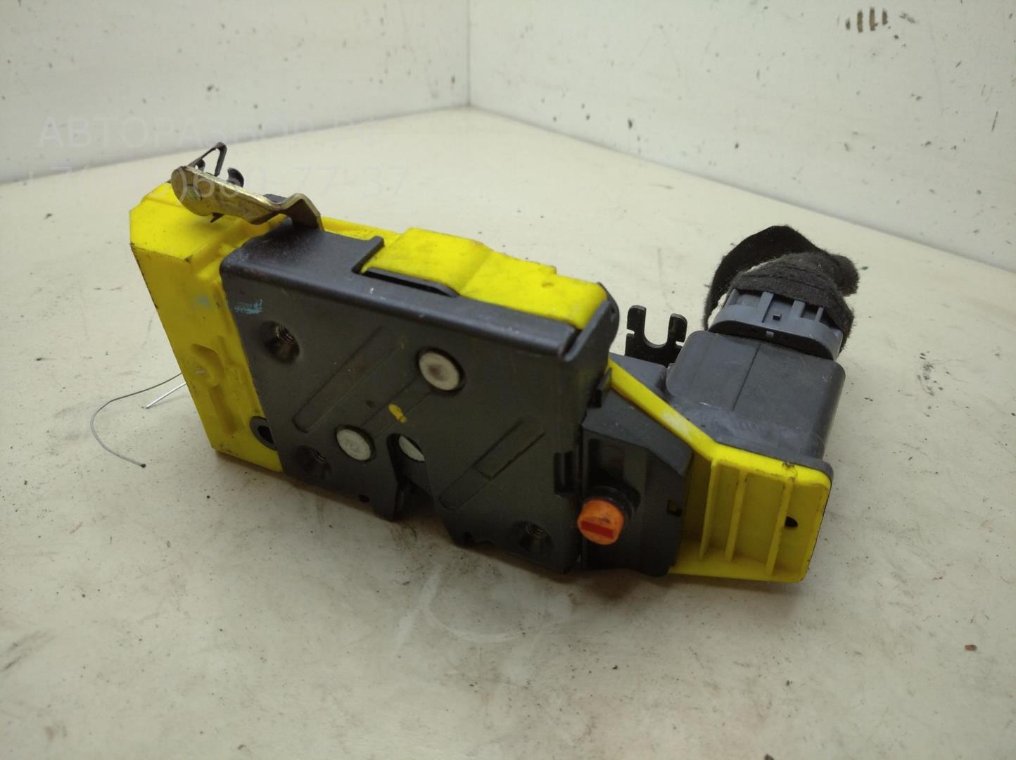 Замок двери задней правой