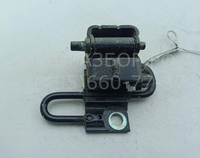 Петля двери