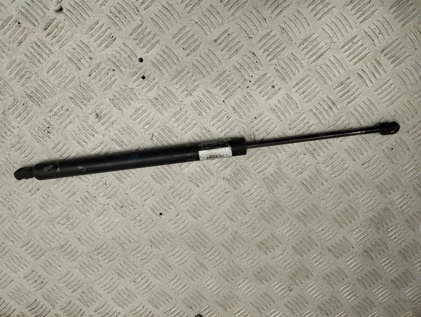 Амортизатор крышки багажника