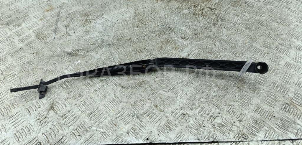 Поводок стеклоочистителя передний правый