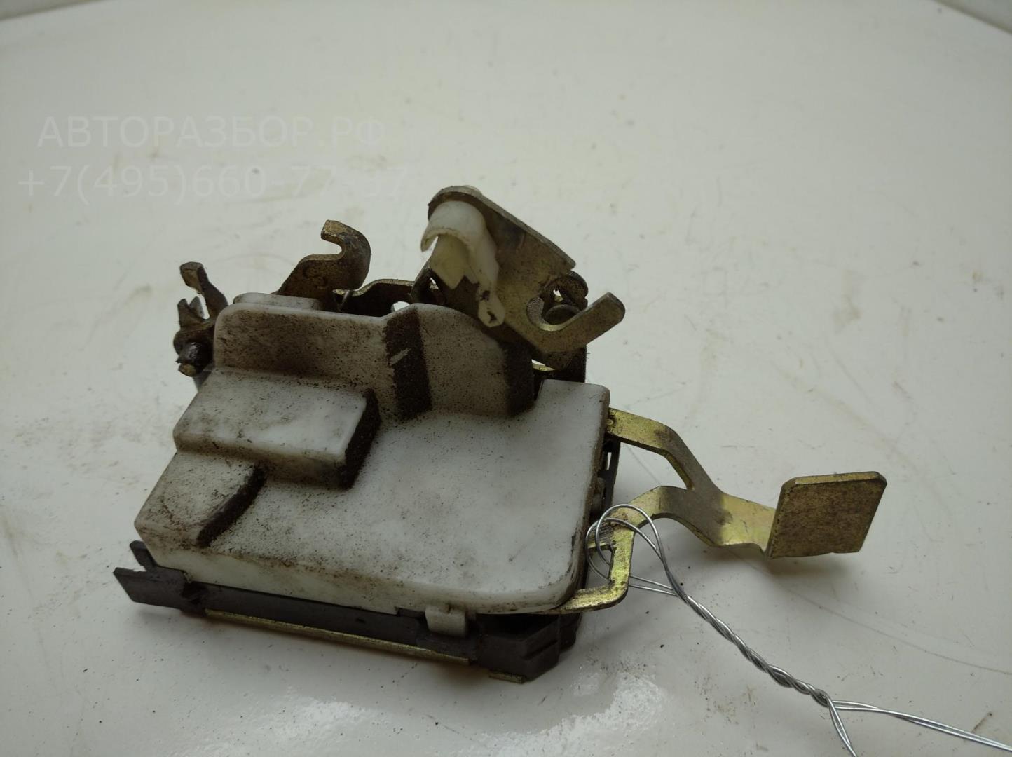 Замок двери передней левой