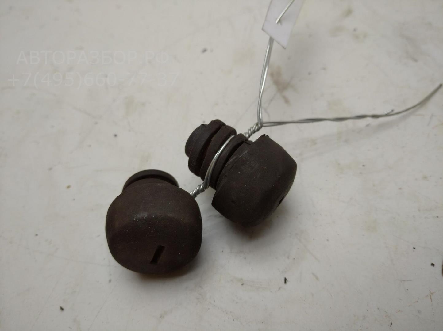 Замок капота