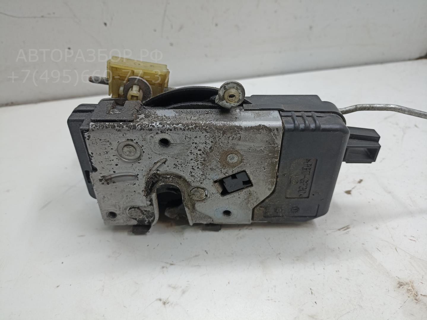 Замок двери передней левой