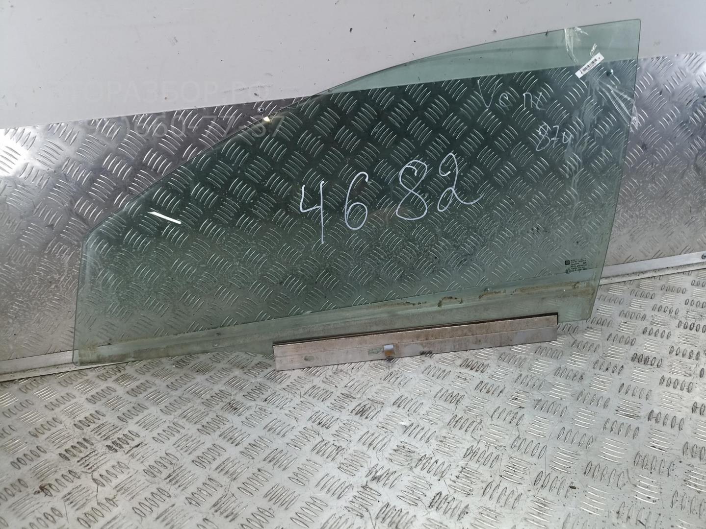 Стекло двери передней левой