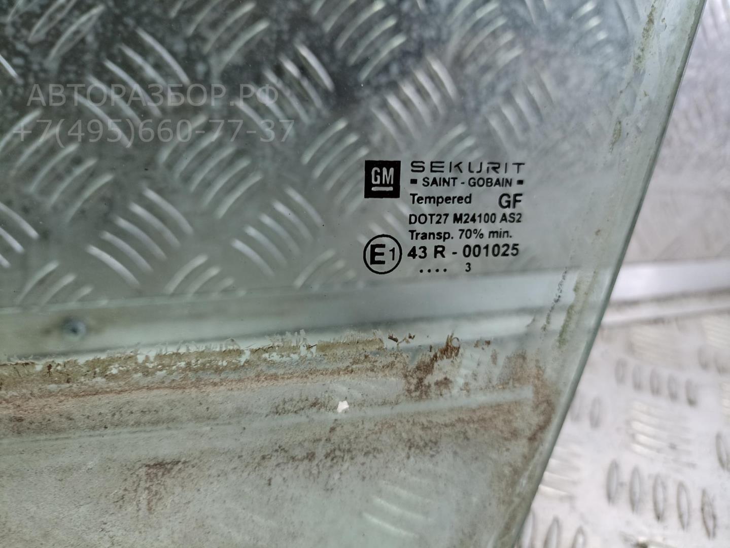 Стекло двери передней левой