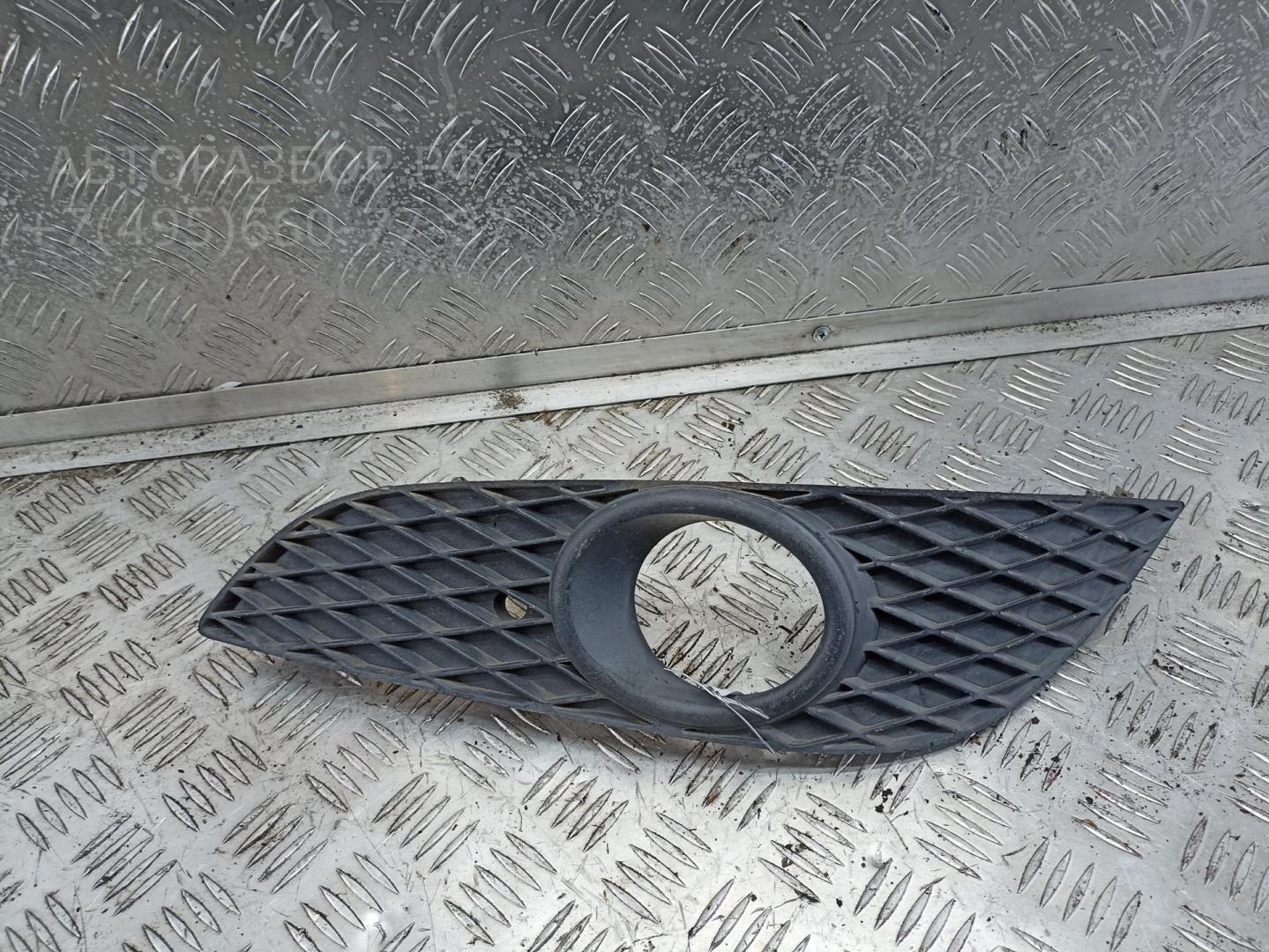 Рамка противотуманной фары левой