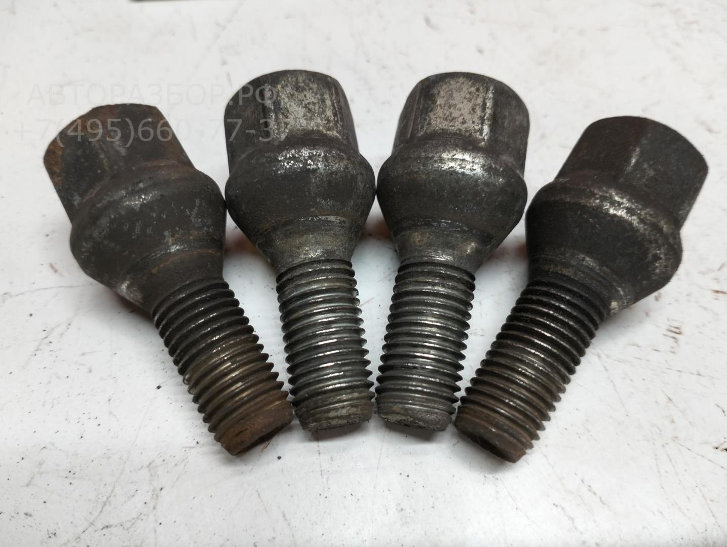 Болт колесный