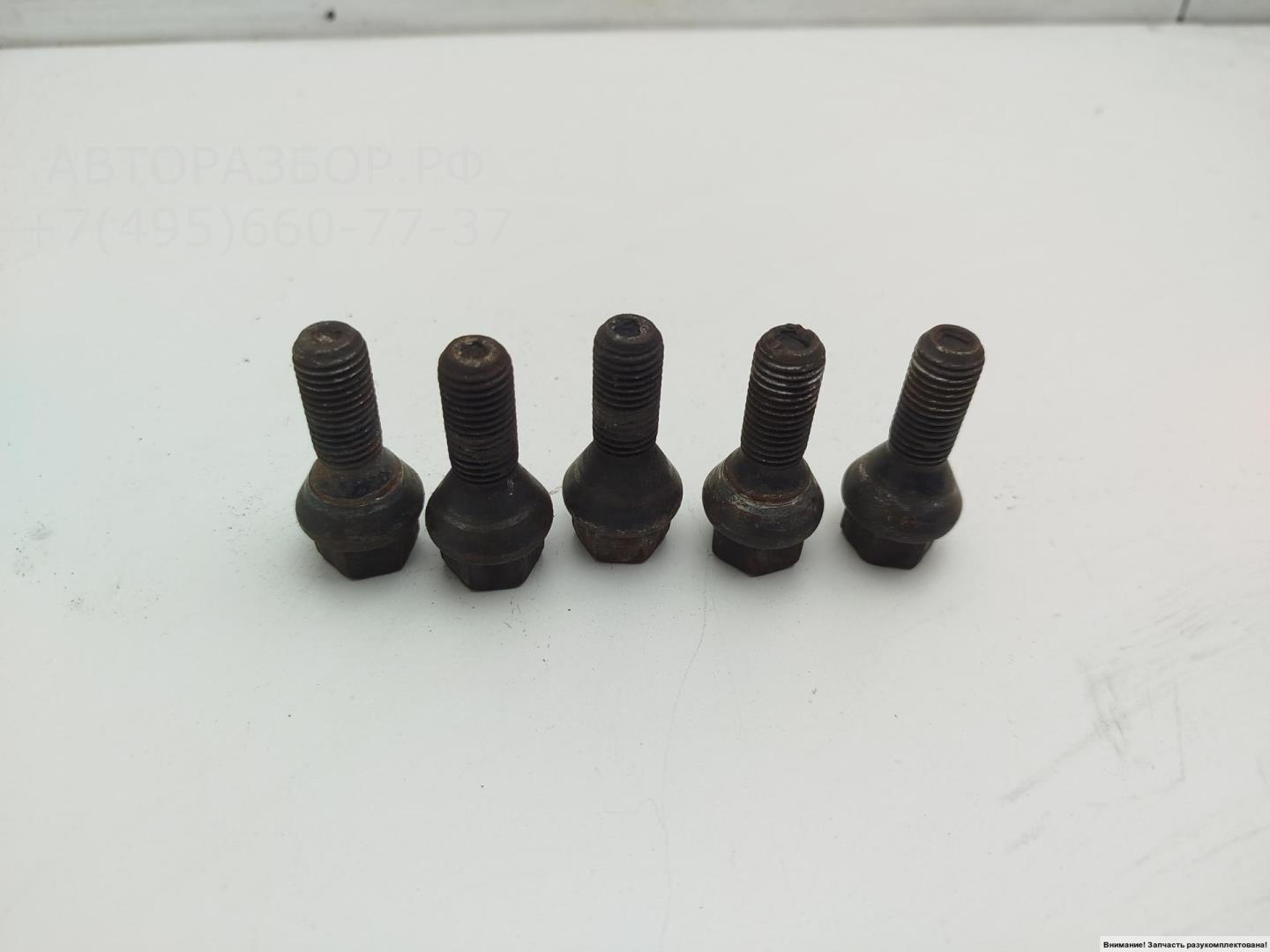 Болт колесный