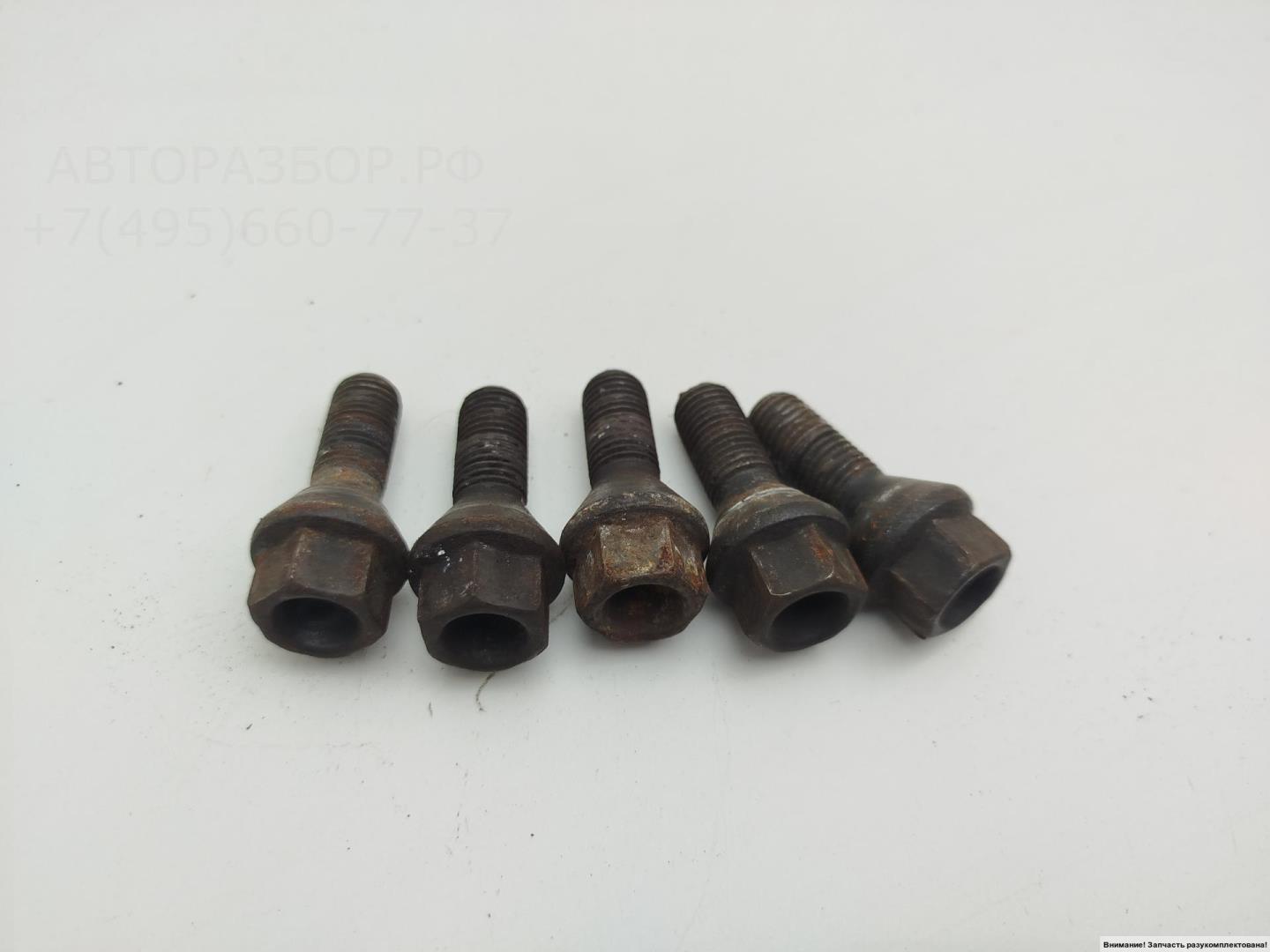 Болт колесный