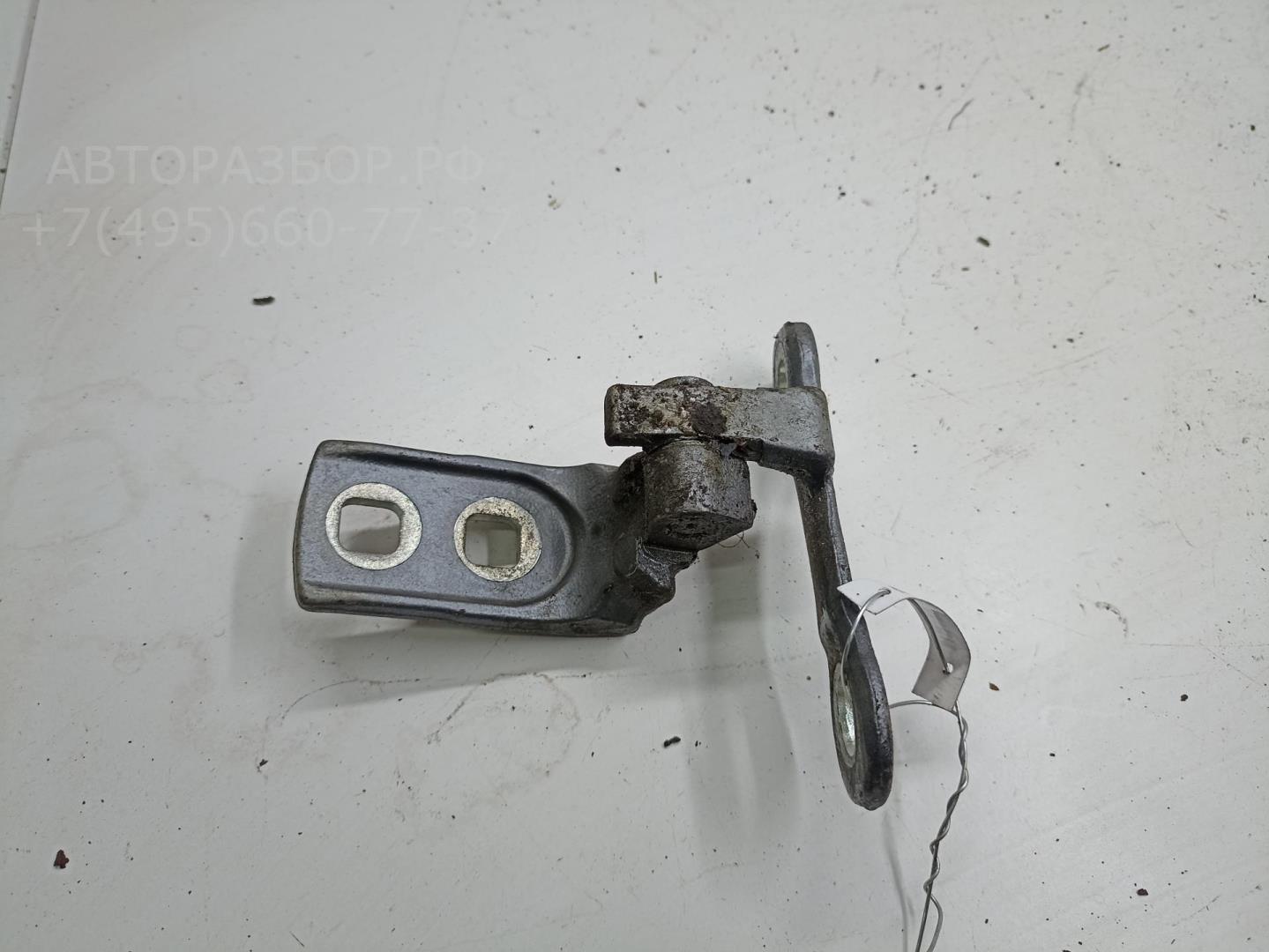 Петля двери