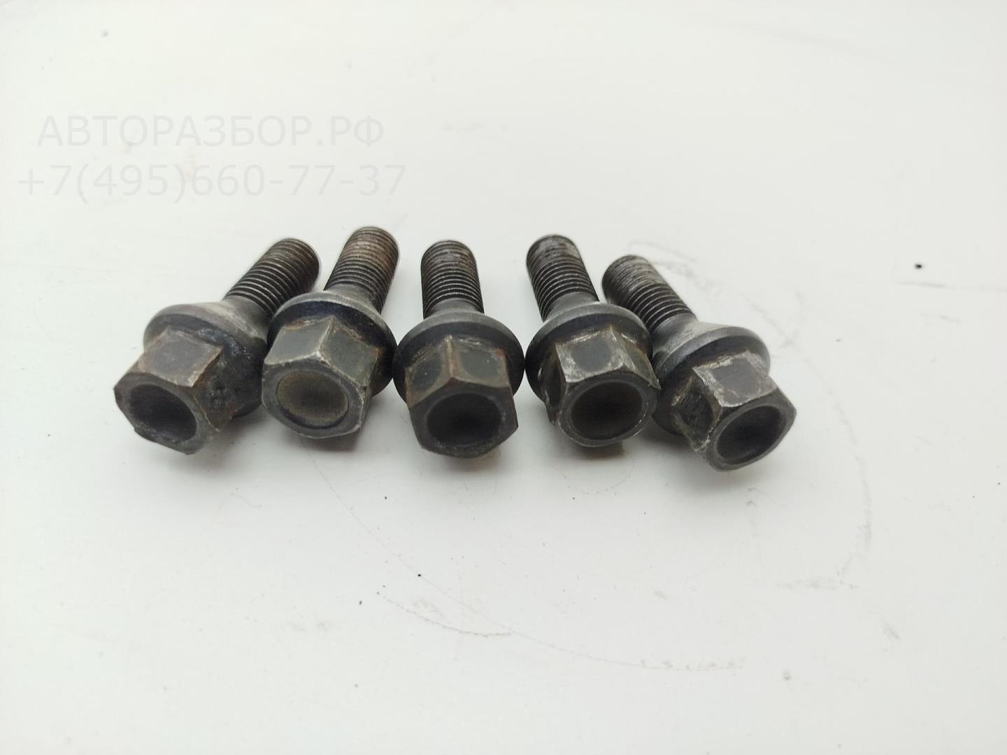 Болт колесный