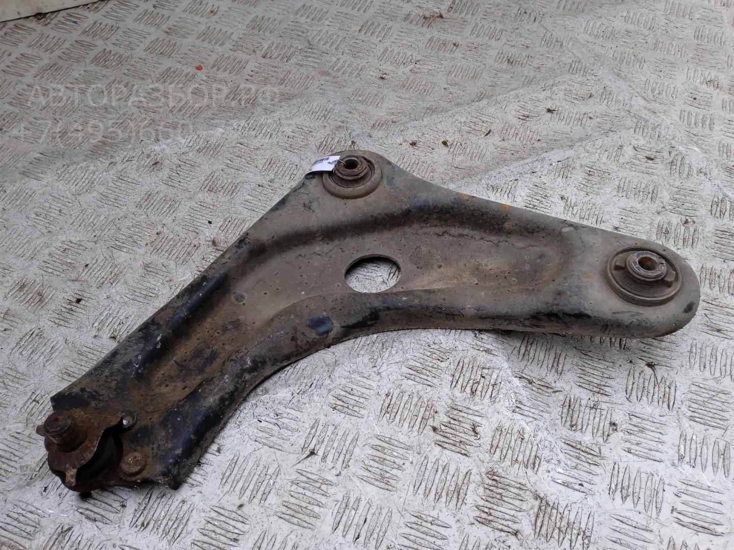 Рычаг передний левый