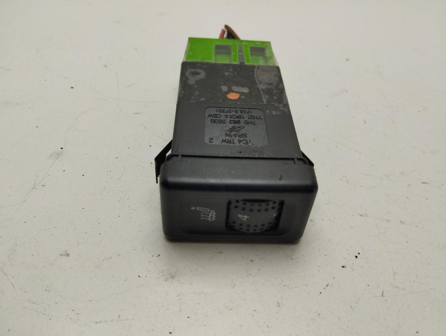 Кнопка обогрева сидений