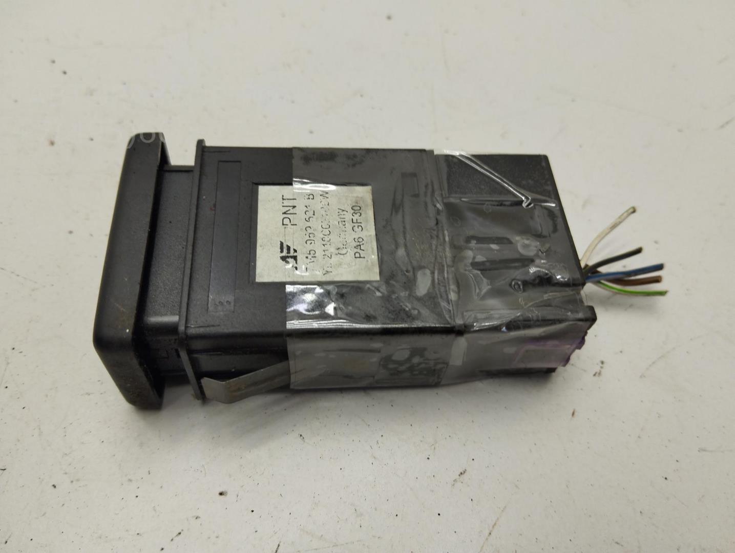 Кнопка обогрева заднего стекла