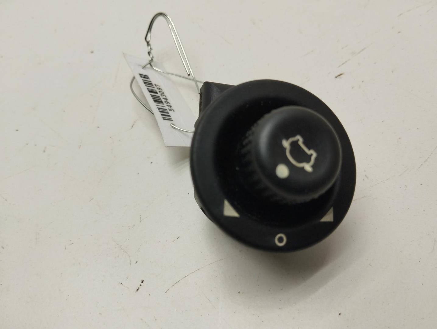 Кнопка регулировки зеркала