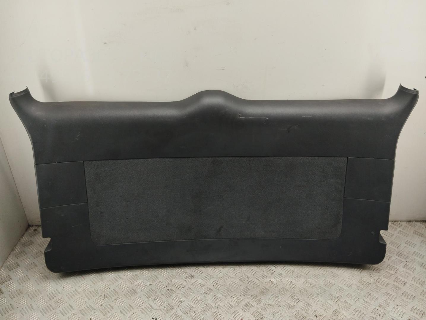 Обшивка крышки багажника