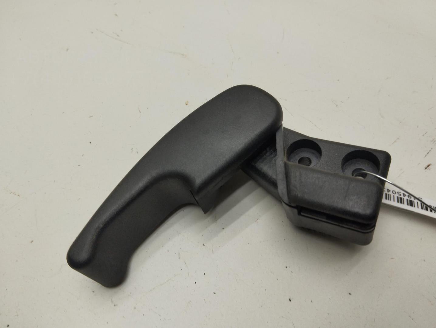 Ручка открывания капота