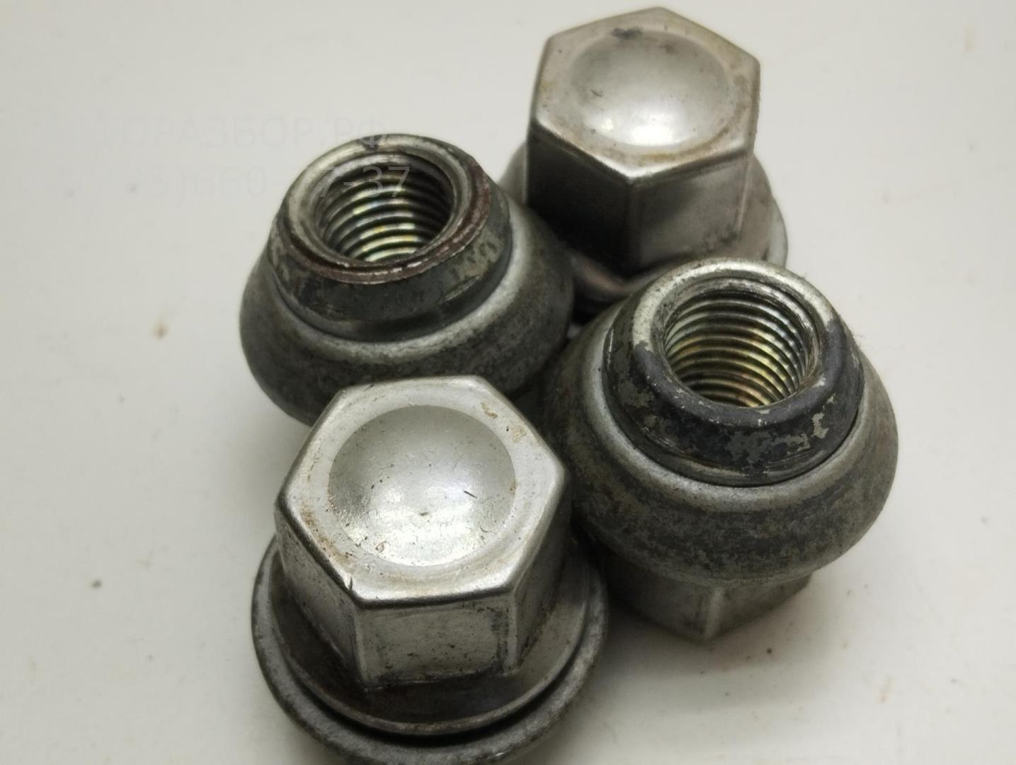 Болт колесный