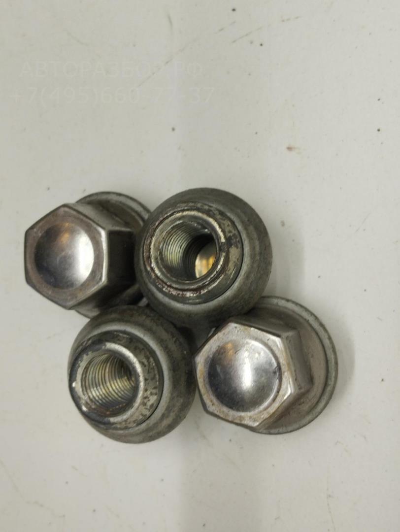 Болт колесный