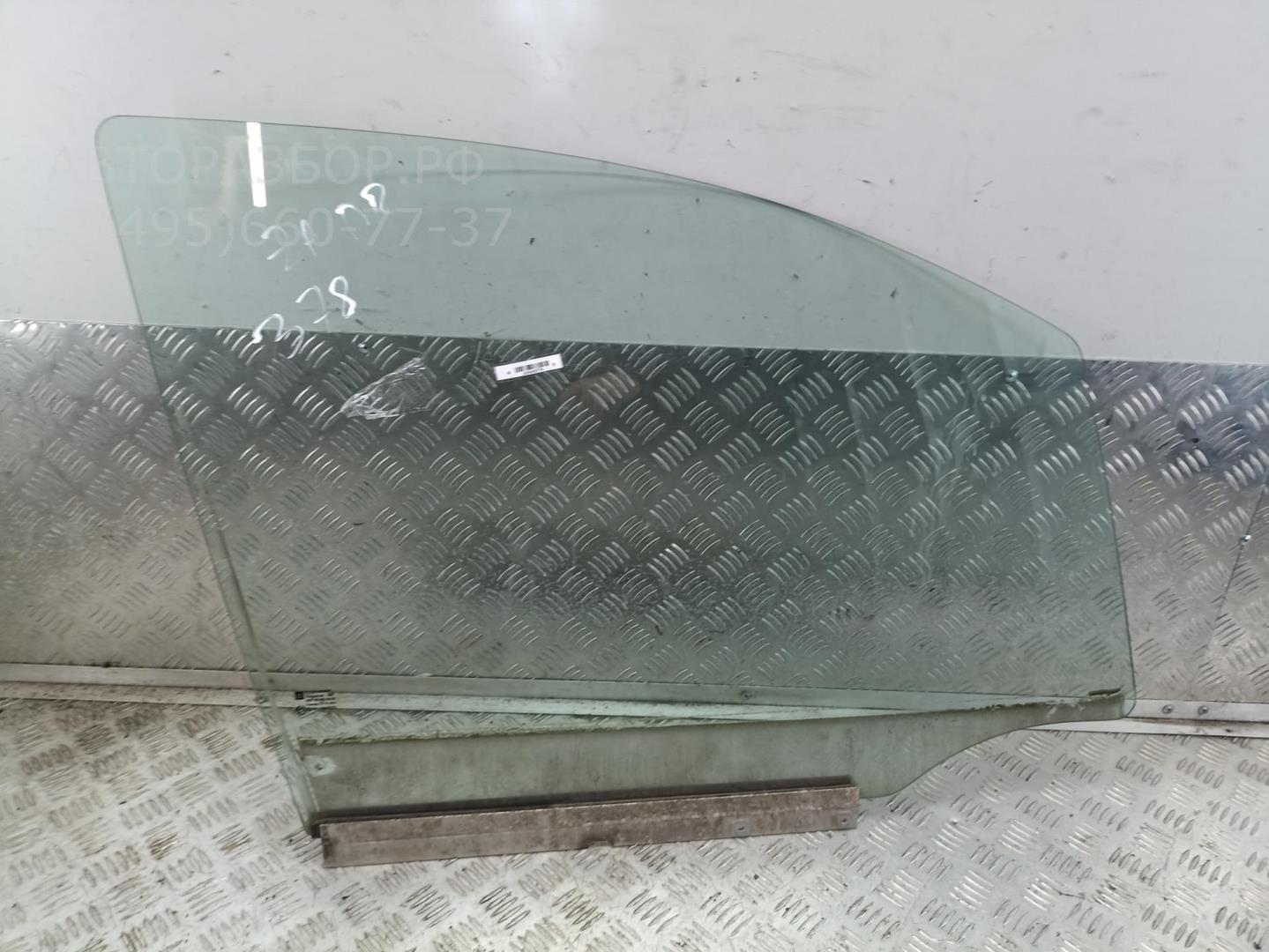 Стекло двери передней правой