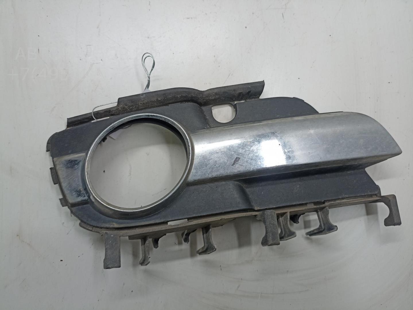 Рамка противотуманной фары правой