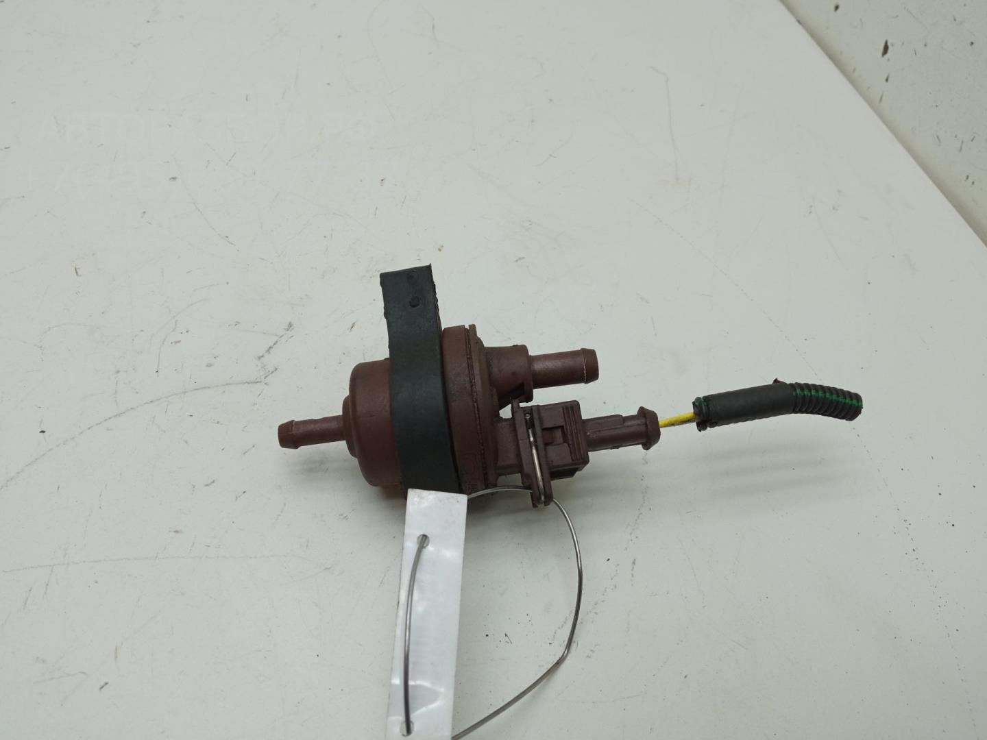 Клапан вентиляции топливного бака