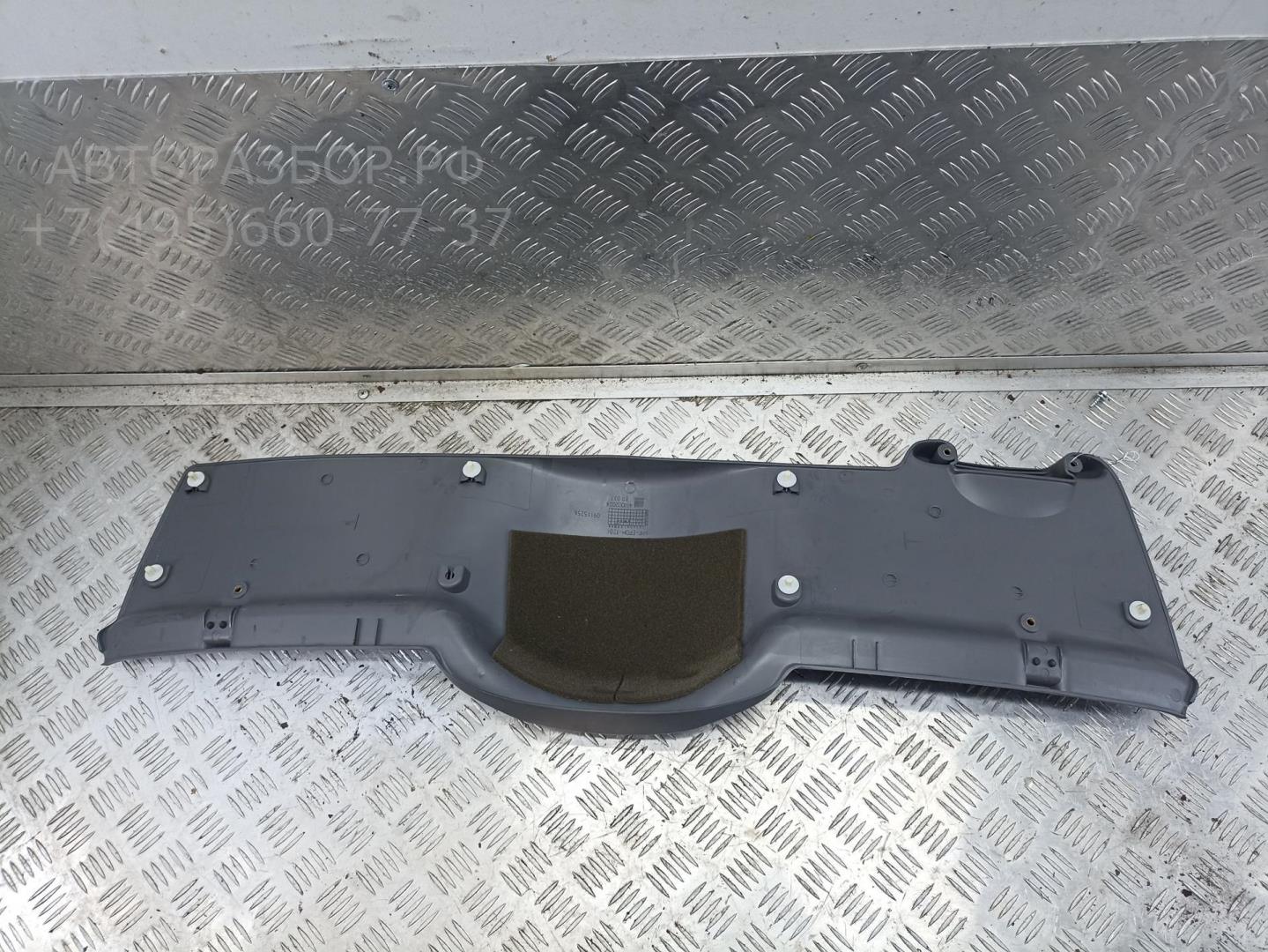 Обшивка крышки багажника