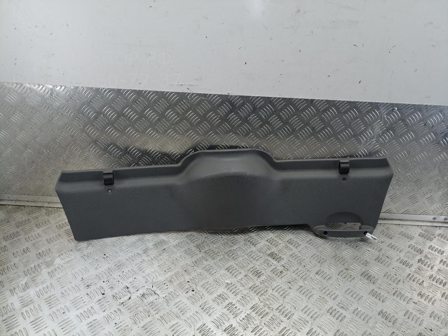 Обшивка крышки багажника