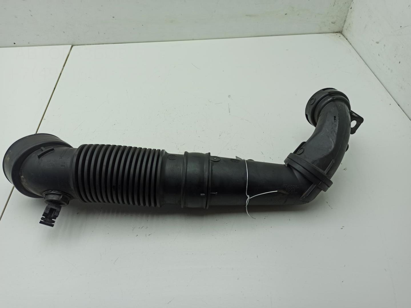 Патрубок воздушного фильтра