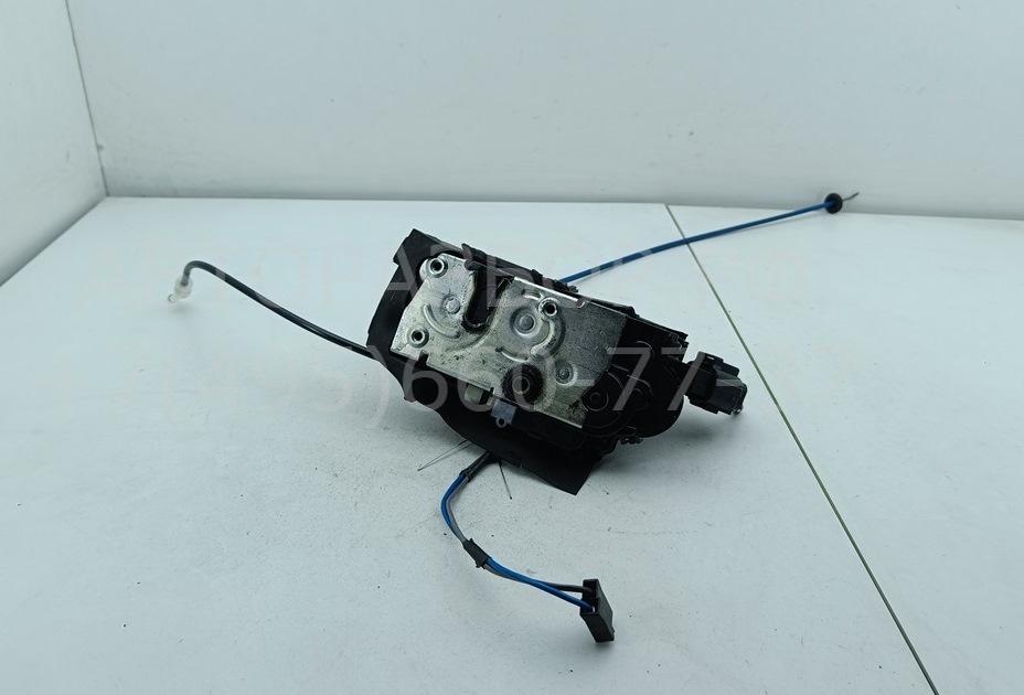 Замок двери передней левой