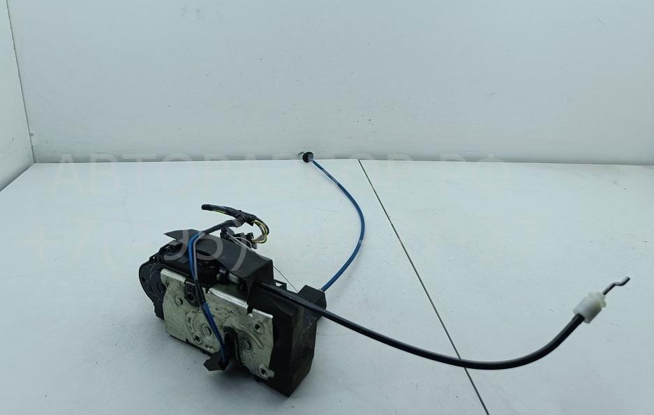 Замок двери передней левой