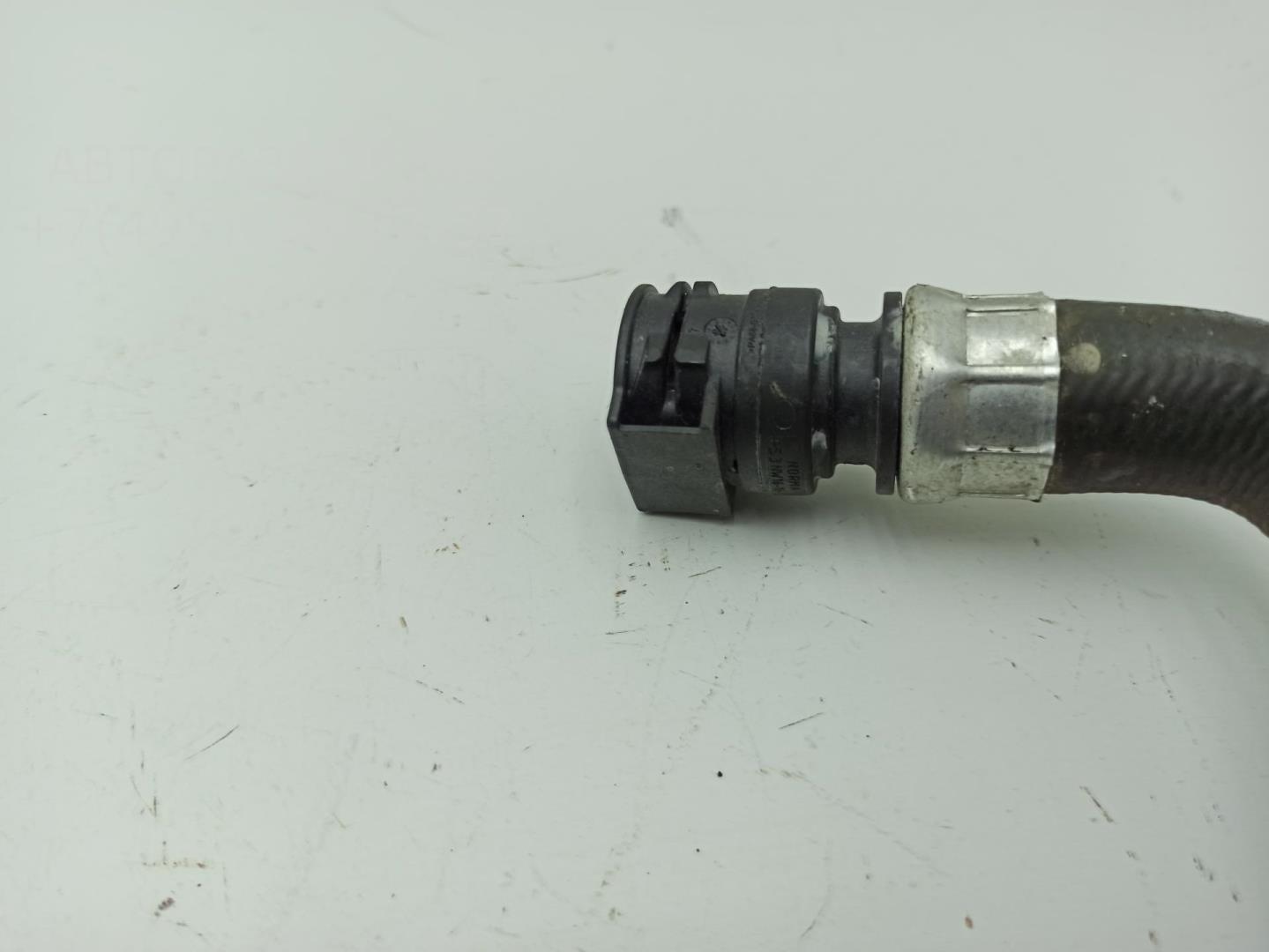 Патрубок отопителя