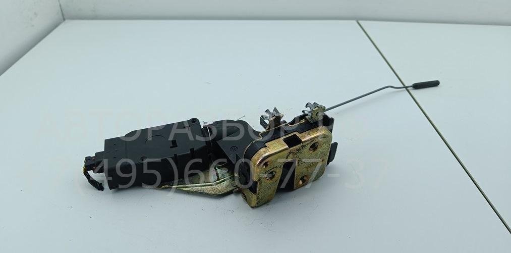 Замок двери передней левой