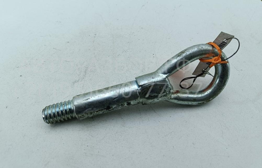 Крюк буксировочный