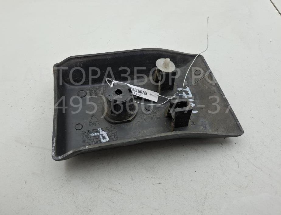 Накладка двери передней правой