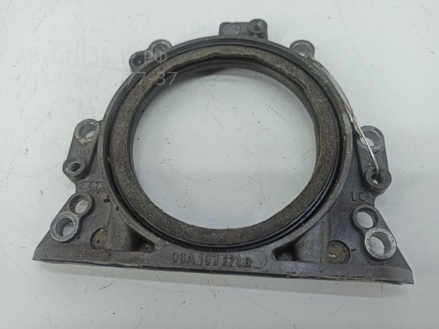 Крышка двигателя