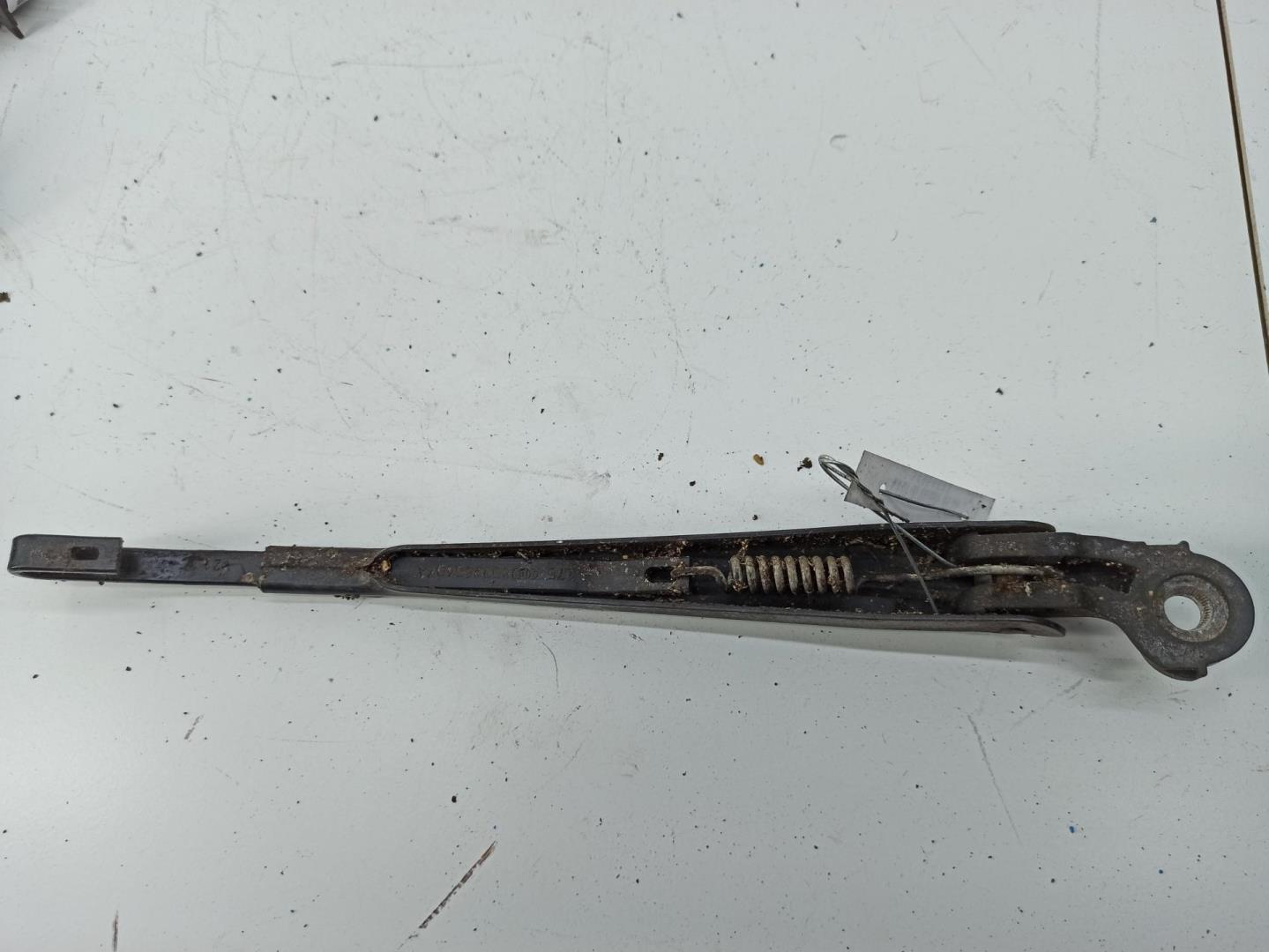 Поводок стеклоочистителя заднего