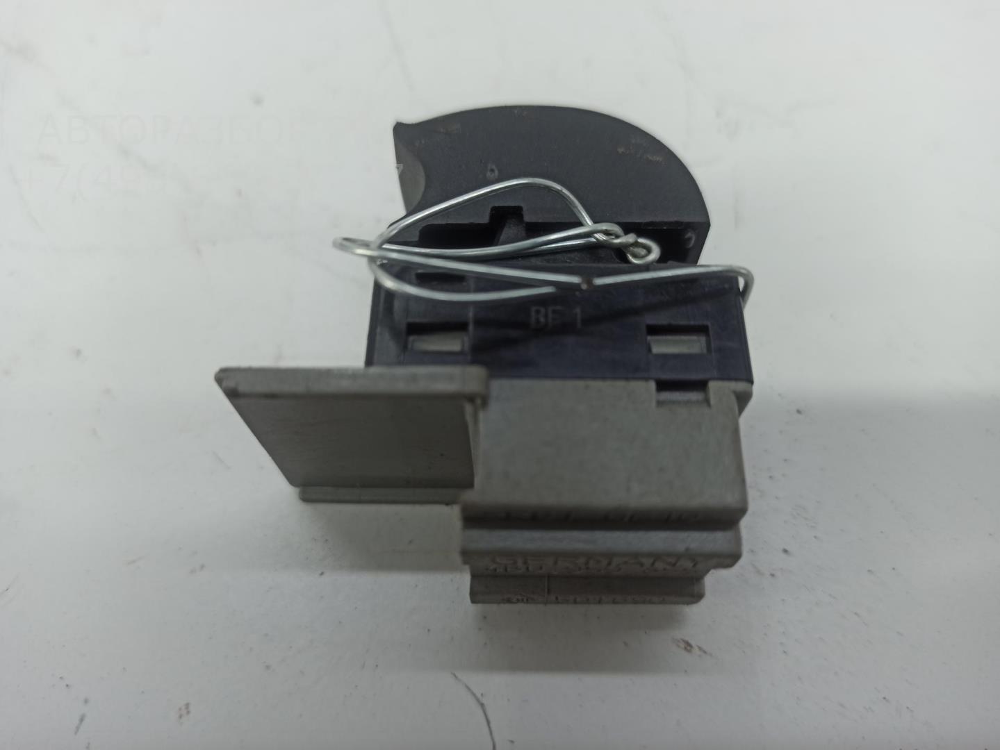 Кнопка стеклоподъемника