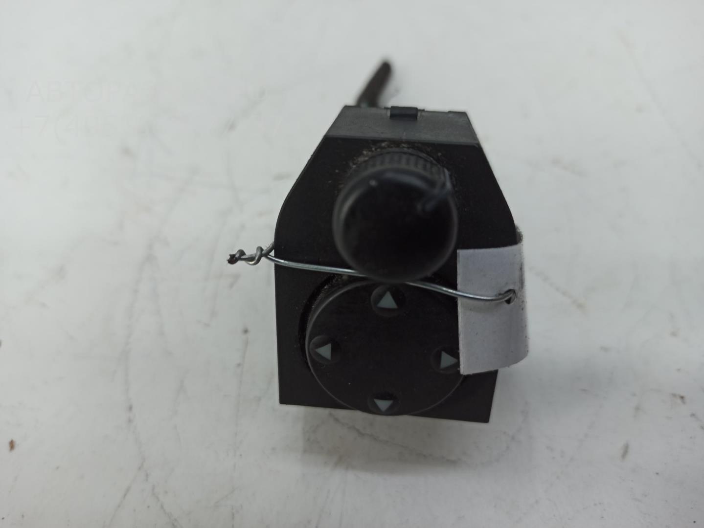 Кнопка регулировки зеркала