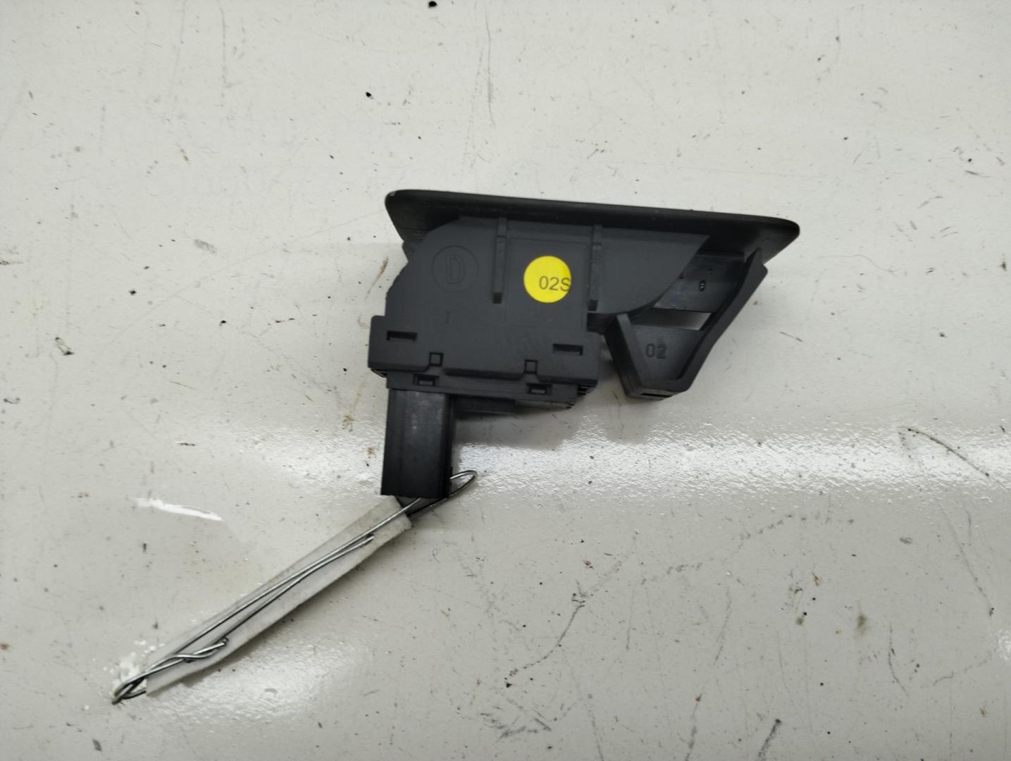 Кнопка стеклоподъемника