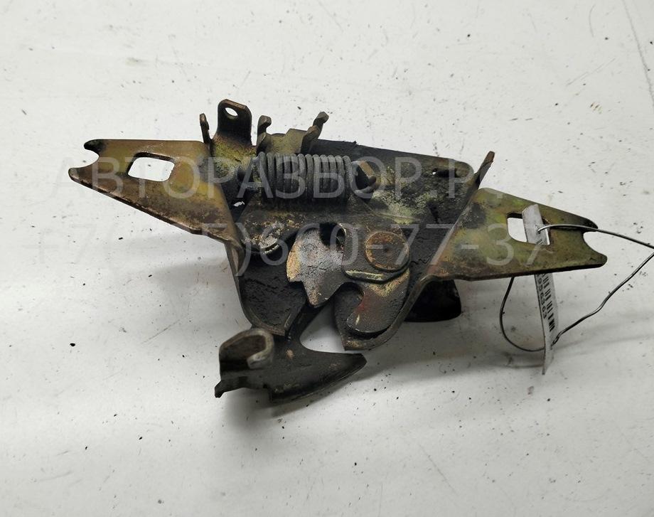 Замок капота